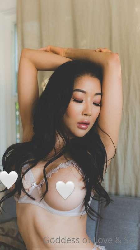 ***Nipples out, legs wide open*** 🐱🍒 in your DMs