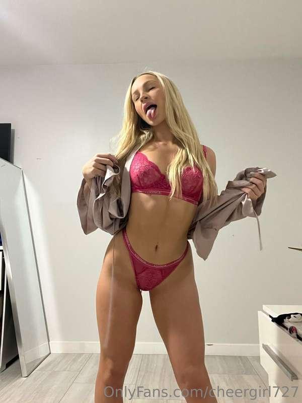 DM me let's get filthy naughty babe!😉😘