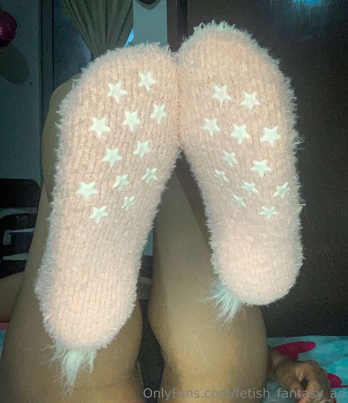 The socks are cute 💖✨Can you guess what animal they’re suppo..