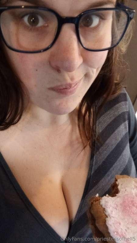 Hate accidentally spilling sugar from the cookie on the boob..