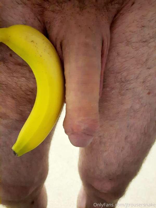 Are bananas getting smaller or is my soft schlong getting bi..