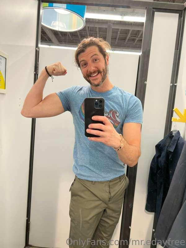 Old navy is the only place that has clothes that fit me🙃. I ..