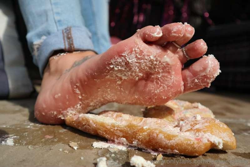 footsiegalore image #12