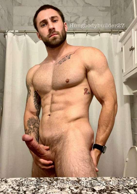 Woke up so fucking hard and horny this morning, who is servi..
