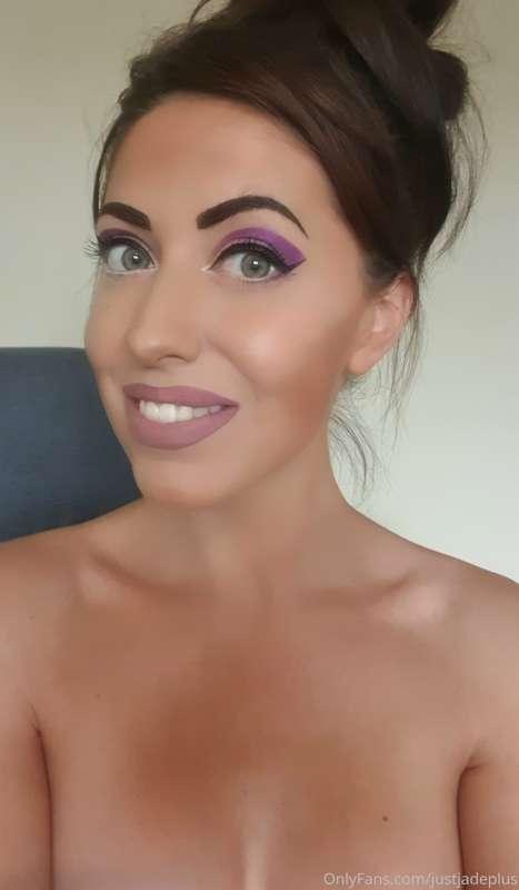 New make up look! Trying a different look for today's video ..