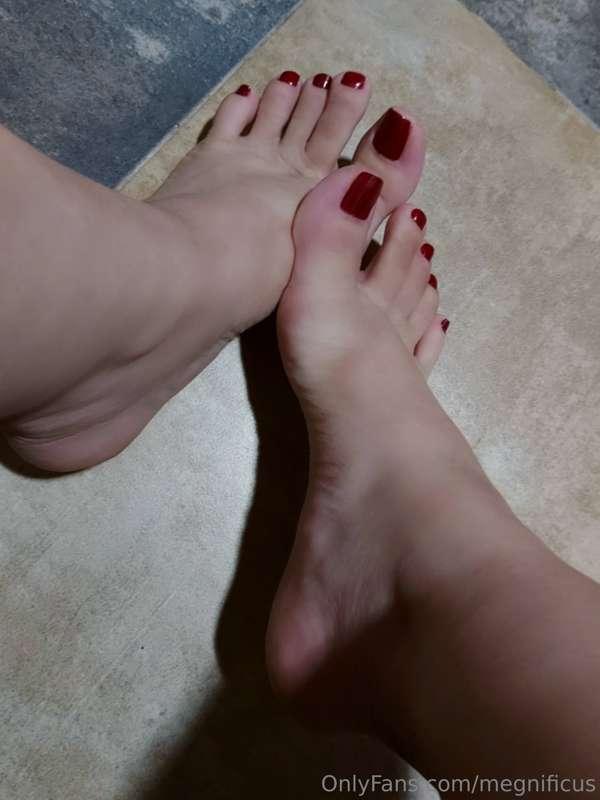 Soft feet, juicy red toes… just the way you like it. Tell me..