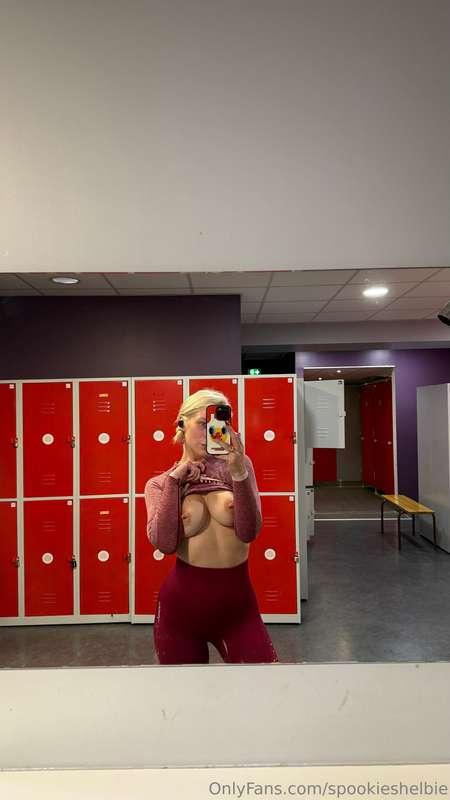 Titties at the gym 