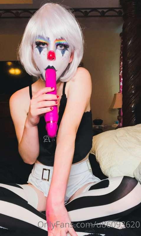 This clown sucks 😝