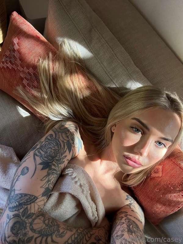 My favorite time of day ☀️ I love when the lighting is hitti..