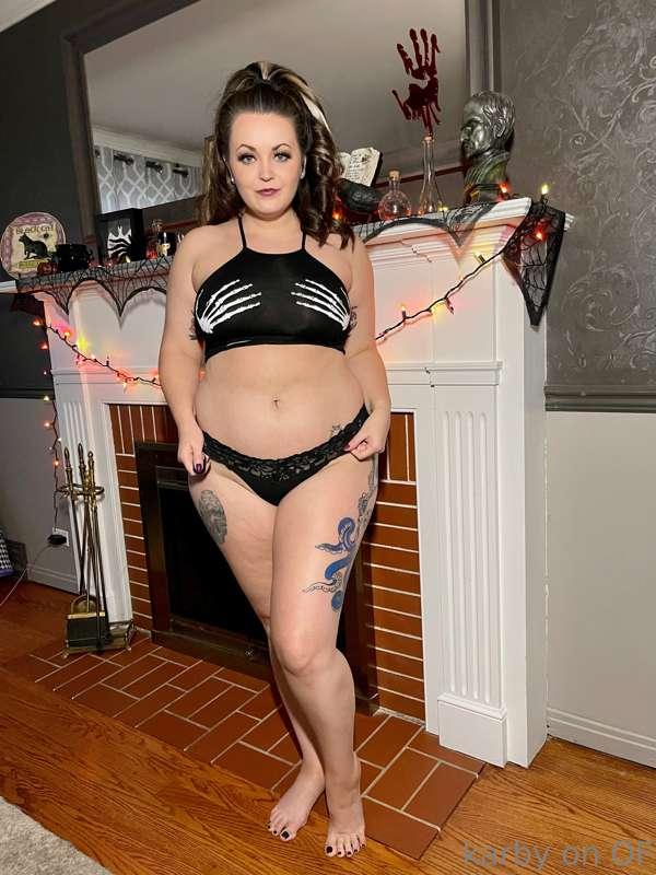 ✨🖤🎃 13 Days of Halloween 🎃 🖤✨ 

Day 2

How many skeleton cro..