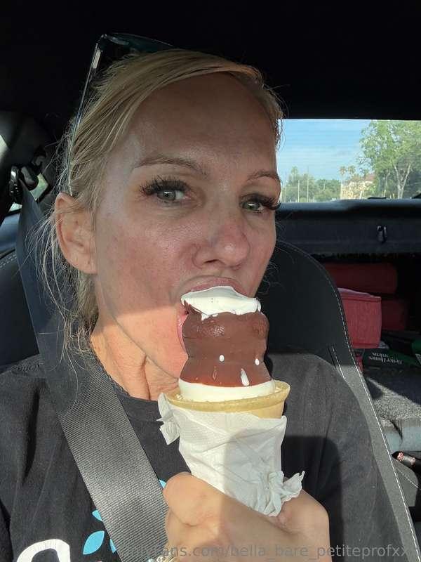 Isn’t this picture just perfect 😂😈