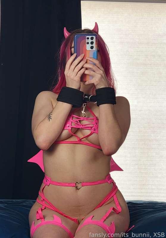 Here's a little pic I took myself that day 💖
Also just realized Im missing a pic from the photoset but ill wait and post it tomorrow ;)