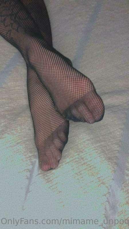 Do you think you deserve to see my bare feet? fucking idiot,..