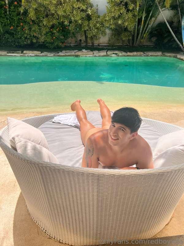 What do you choose? Pool or me and my ass? 🍑🙄