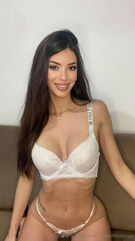 @julietammartinezUGHH ISN'T SHE LOVELY?🔥 🍑 🇸 🇺 🇧 🇨 🇷 🇮 🇧 🇪 🍑..