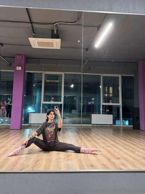 Again training and this routine🍓 but you can't get away from..