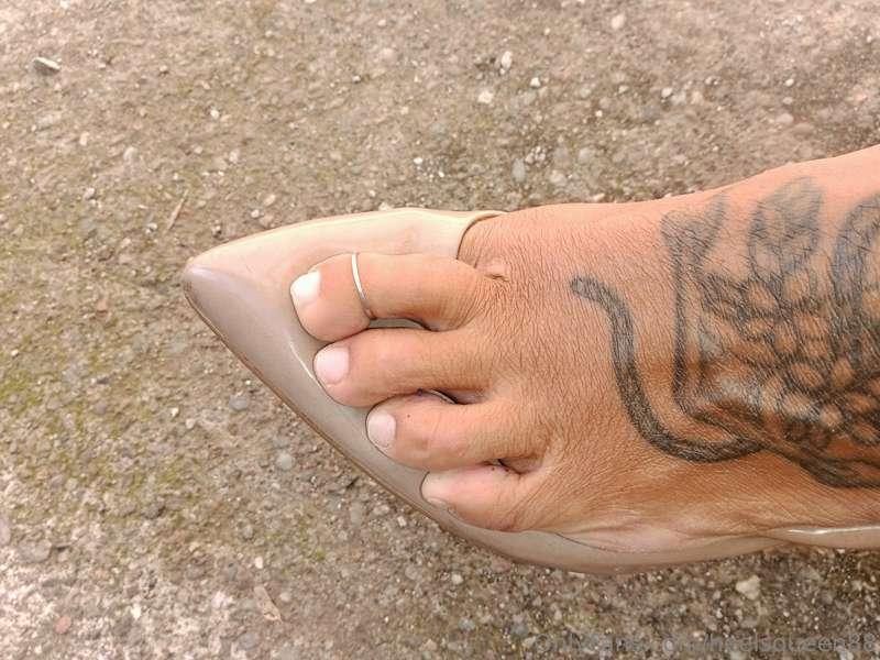 🤍playing with toes🤍