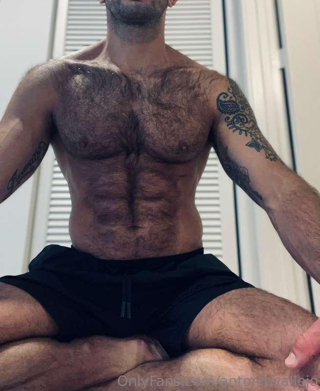 Happy Friday people!!!! 😈🎉 hairy af