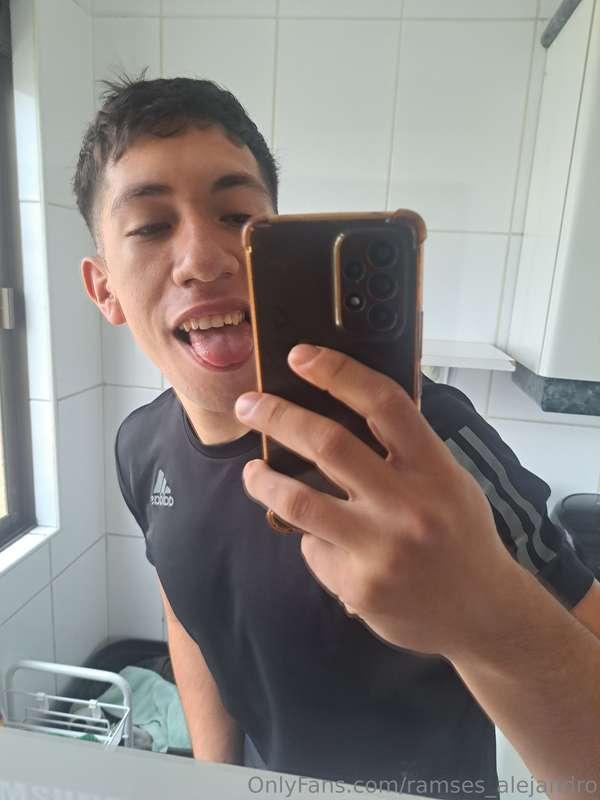 😝