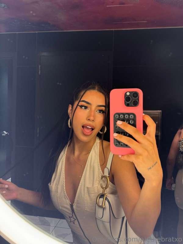 If you saw me out at the bar what would u do? 🙈💖