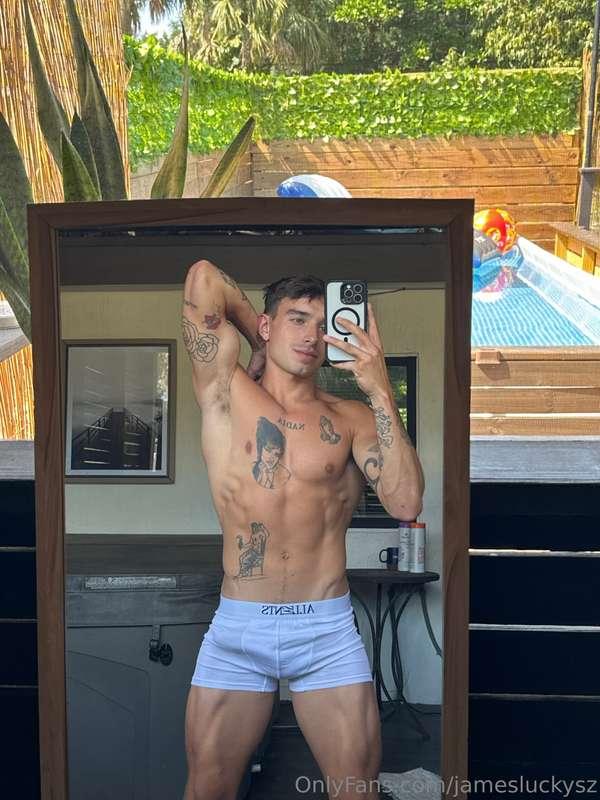 i know what you want under there