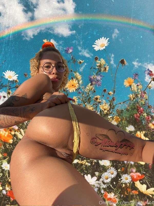 SCROLL showing my pussy 2 u 🥰 gonna bring back my dreamy nud..