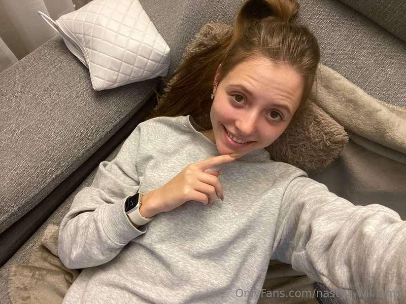Let's have a chat, shall we? 💬💕 I'm lying here waiting for y..
