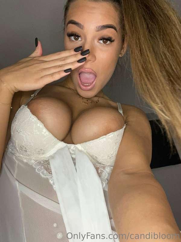 Your girlfriend is ready for some fun 😏😈