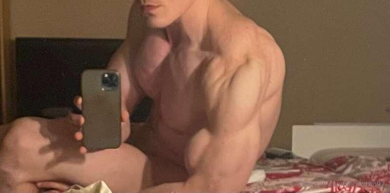 Big fucking bicep peak 😉💪