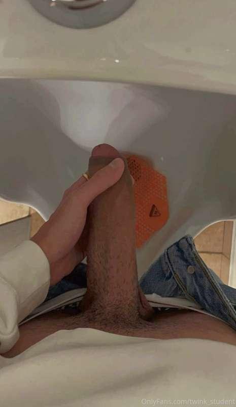 fucking horny at school😩🥵