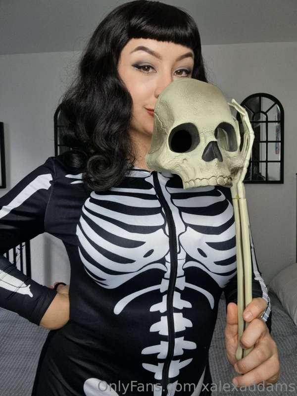 isn’t it spooky that your dick pic isn’t in my dms? 😉💕💀