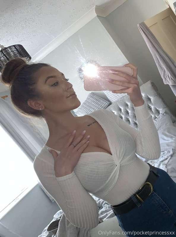 It’s me with clothes for once, what do you think? X