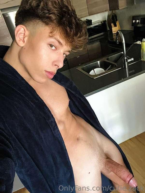 Wishing some thick dicked daddy would bend me over this coun..