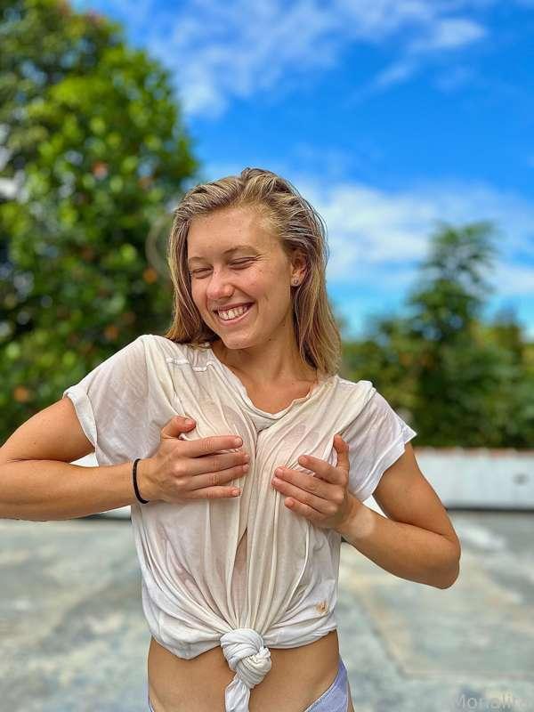 Omg, I can’t believe how much love you gave me for my last DM! ❤️

It was a pretty scary, yet exciting picture to send out! 🙈

This makes exploring my erotic hobby so much fun 🌶️