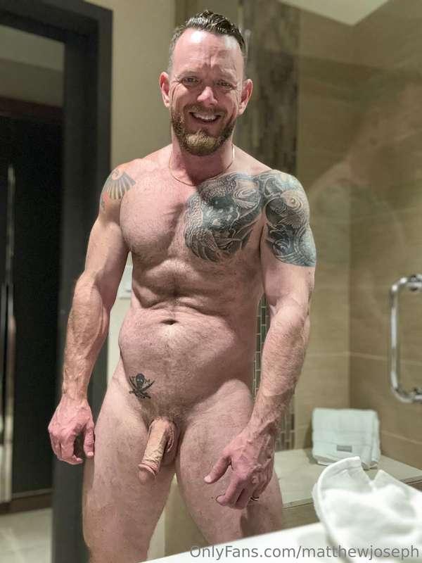 Post workout!! Who wants to sniff my pits and ballsack? 😈😈