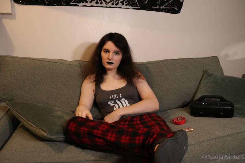 A cute strip tease to kick off my profile!