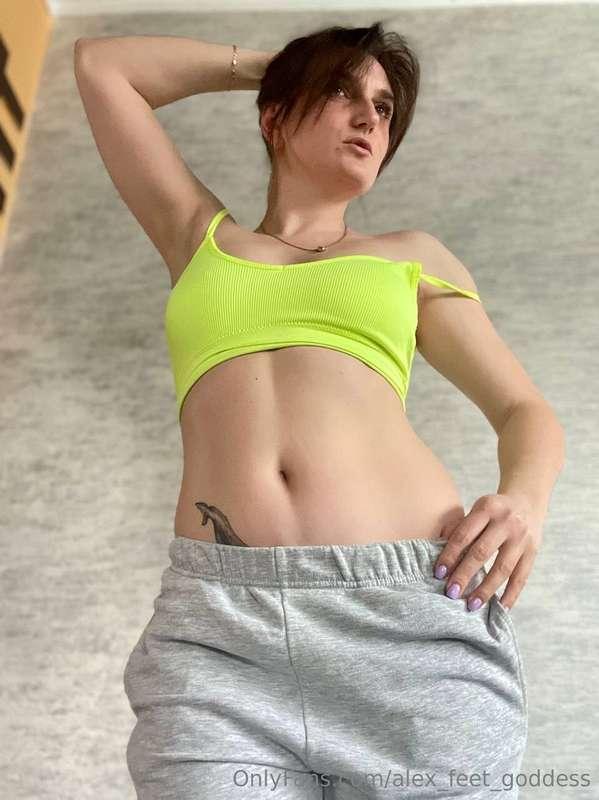 crawl over to me. yeah, on all fours - i wanna watch you dum..