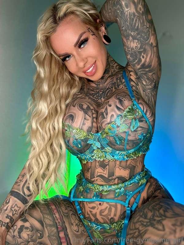 Wanna squeeze your face between my boobs ? 😈