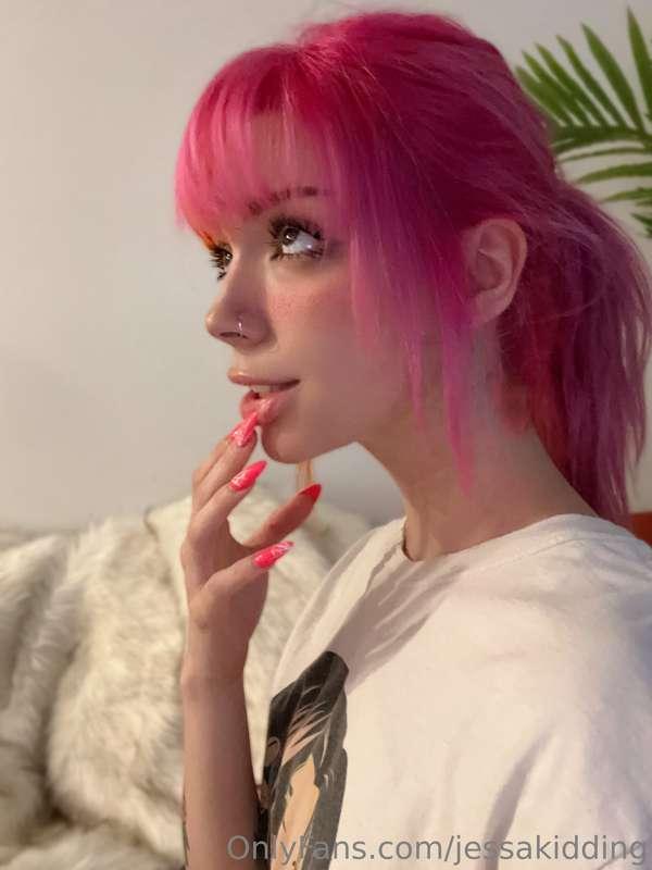what do you think I’m looking at? 🥴