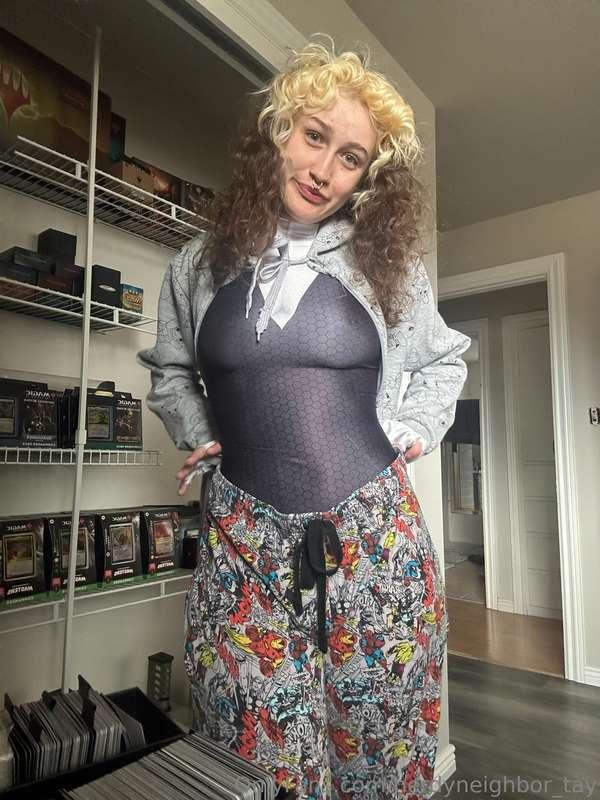 nerdyneighbor_tay image #1