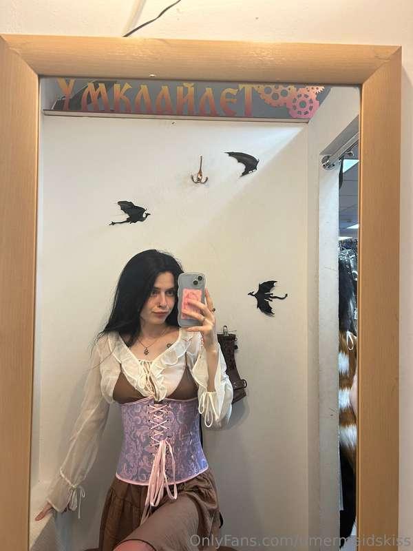 Laced up and ready to steal the scene 🔥 This corset has me f..