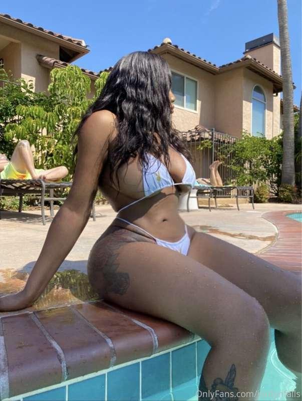 ⭐️ Good Morning 🌤🍇😘 what would you do if I came to your pool..