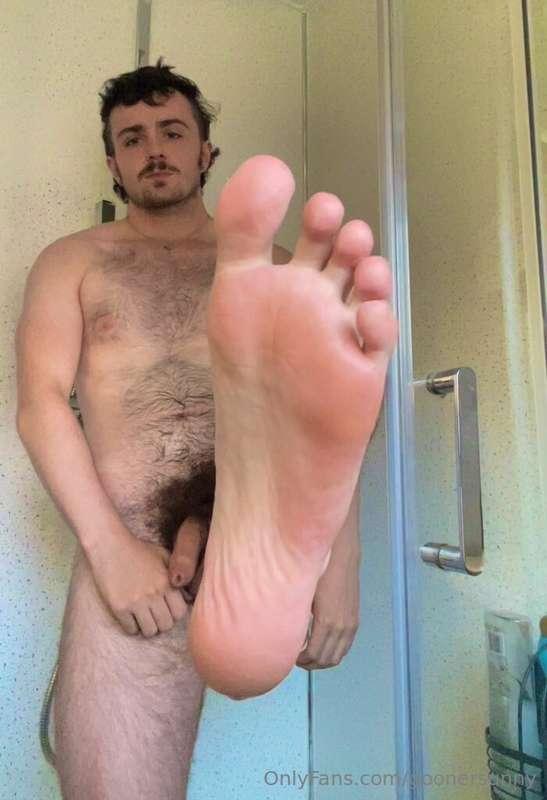 So… anyone like feet? 