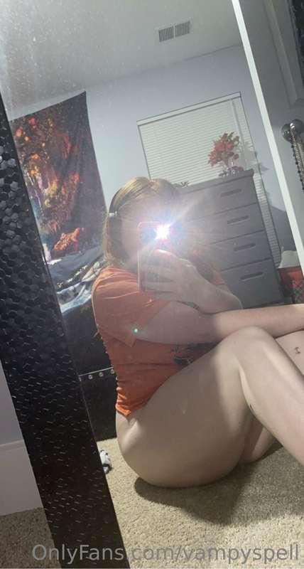 Mirror pic gamer girl moment