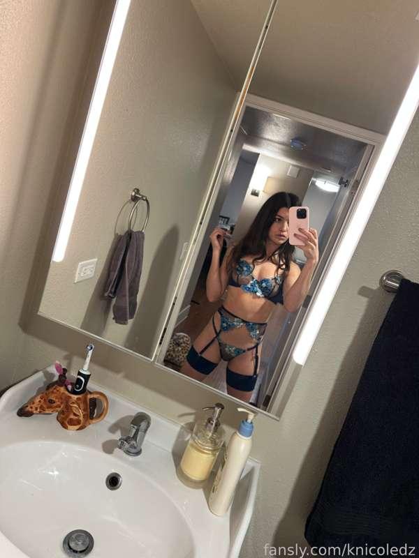 Stripping out of my favorite lingerie and TWERKING 🍑👅 didn’t realize how hard my ass cheeks could BOUNCE 😍 make sure you have your sound on to hear the claps of my PUSSY too 🐱💖