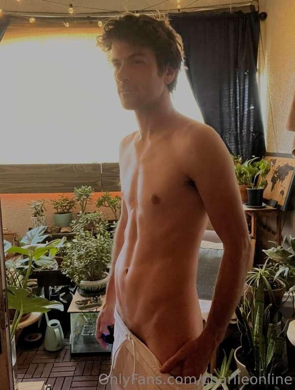 Happy hump day.. too hot here today to wear much 🥵