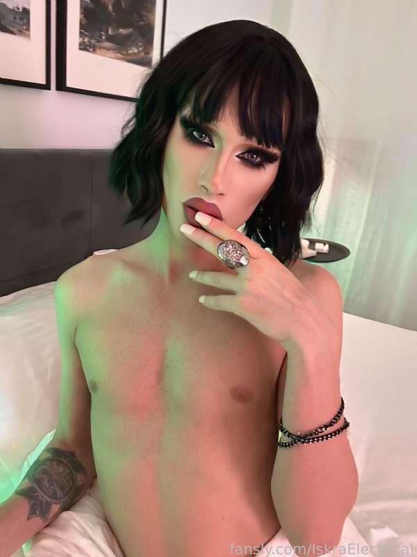 Sexy femboy posing naked for the camera 💚

#fyp #femboy #femboi #trap #tranny #tgirl #transgirl #sissy #iskraelectrical