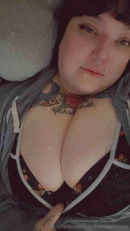 All alone and horny 😔
No one to gag me with their cock 😭