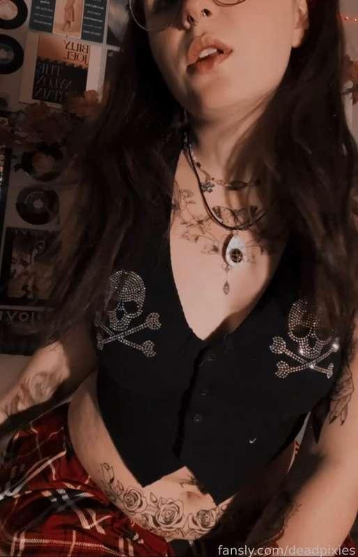 deadpixie image #4
