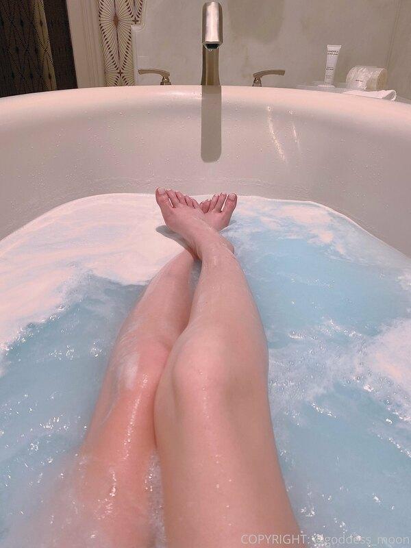 Last nights bath. Would you wash my back for me?